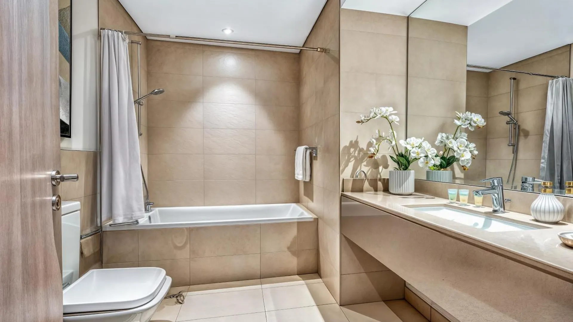 Luxury 2Br, Yas Island By Ferrari World & Yas Mall Abu Dhabi 0*,  Verenigde Arabische Emiraten