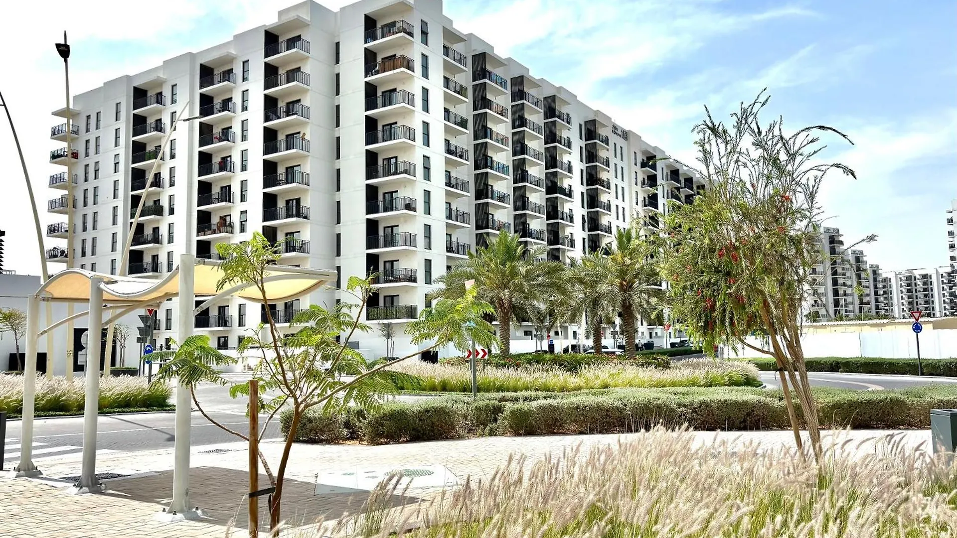 Luxury 2Br, Yas Island By Ferrari World & Yas Mall アブダビ アパート