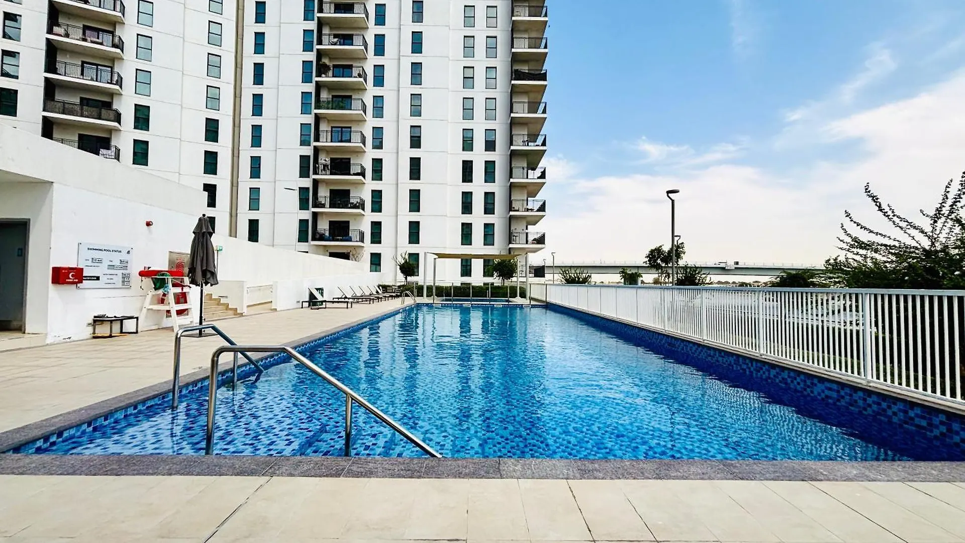 Luxury 2Br, Yas Island By Ferrari World & Yas Mall アブダビ