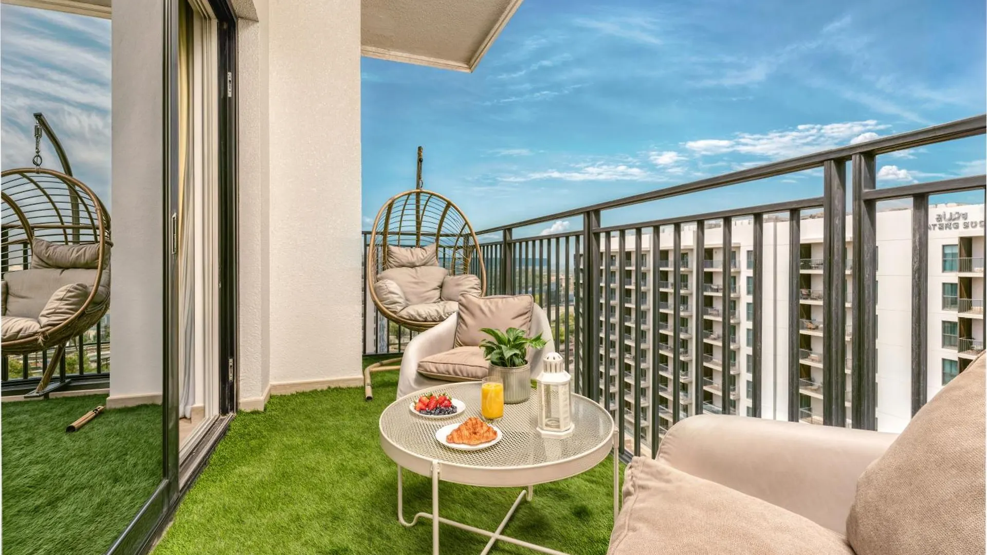Luxury 2Br, Yas Island By Ferrari World & Yas Mall アブダビ アパート