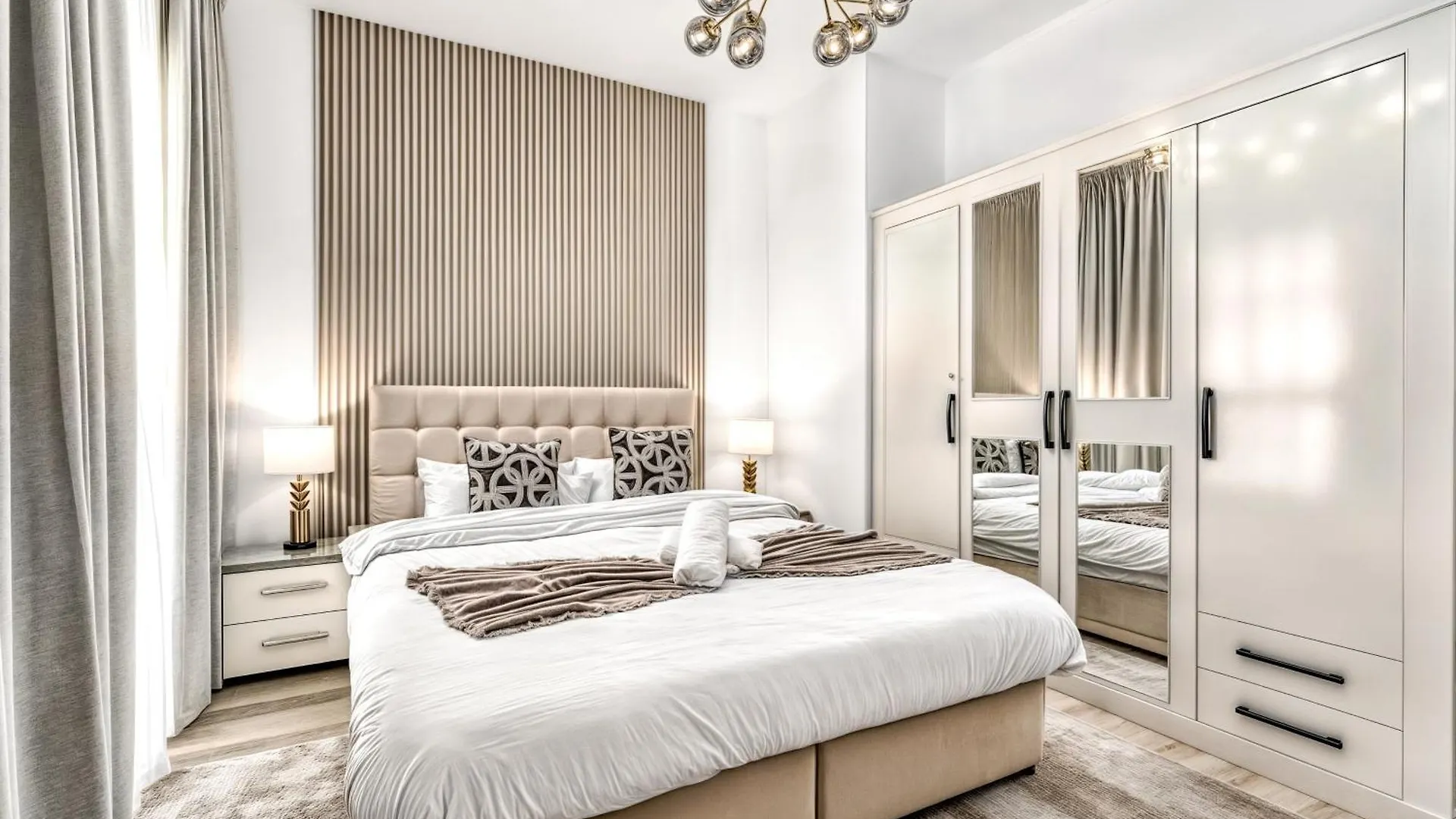 Luxury 2Br, Yas Island By Ferrari World & Yas Mall アブダビ
