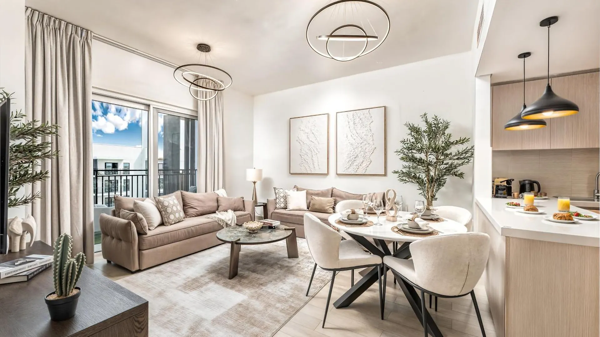 Luxury 2Br, Yas Island By Ferrari World & Yas Mall アブダビ