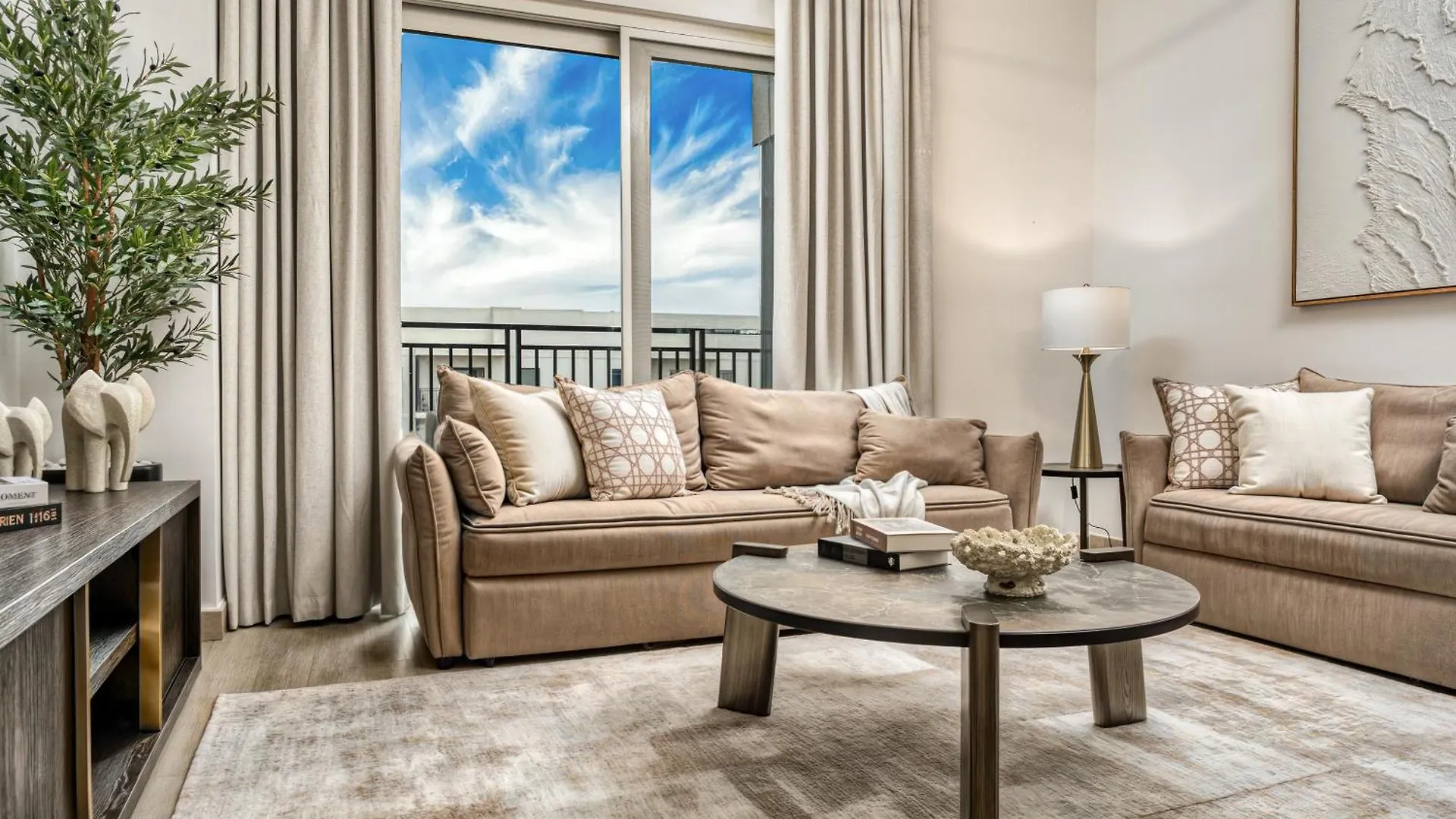 Luxury 2Br, Yas Island By Ferrari World & Yas Mall Abu Dhabi 0*,  Emirados Árabes Unidos